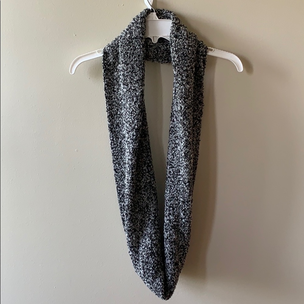 Infinity scarf - Picture 3 of 3